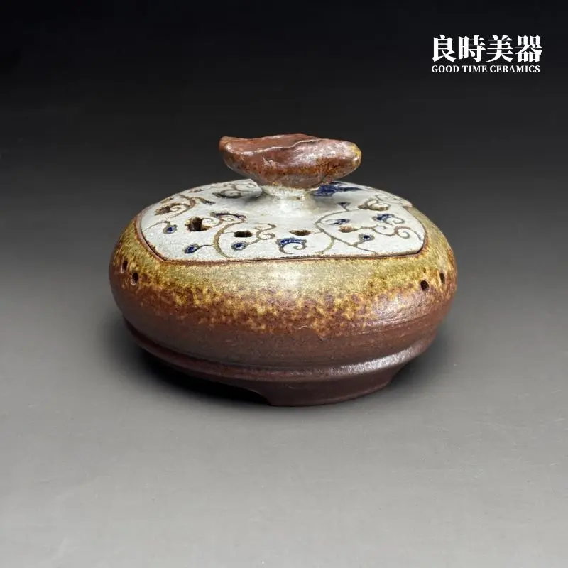 高端台灣茶器-陳明謙手作藍彩花卉薰香爐雙圓孔排氣孔與對稱雙圓孔細節