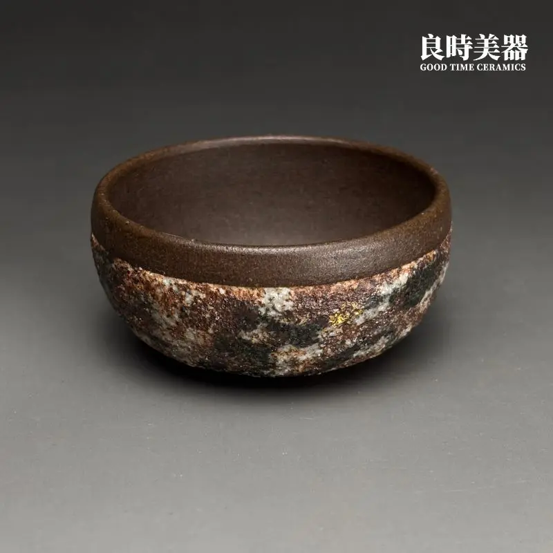 台灣茶具-江世為手作岩礦茶杯金銀釉描繪與三點金風格細節特寫